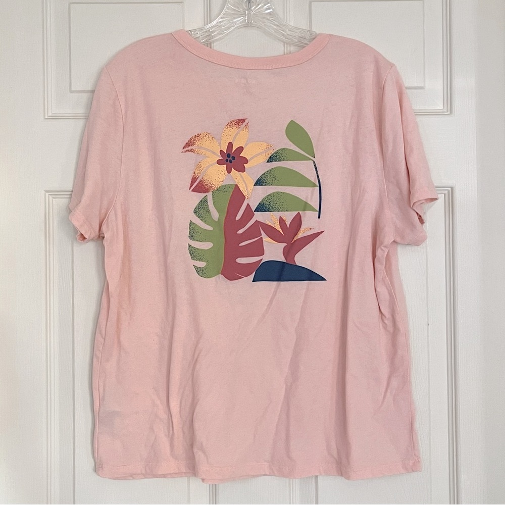 ☘️3/$15 Old Navy Every-wear Peach Tropical Print Super Soft Tee Shirt, Size L